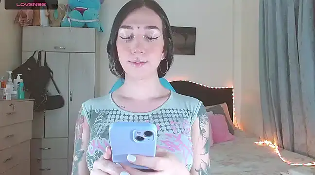 Snapshot of karla_zambrano chatting on 03/19/25, 04:02 karla zambrano online show from 03/19/25, 04:02