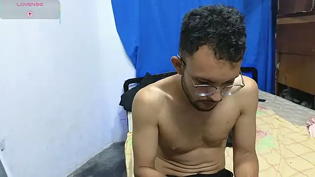 Snapshot of YuKinaHentaiI chatting on 10/08/25, 12:30 YuKinaHentaiI online show from 10/08/25, 12:30