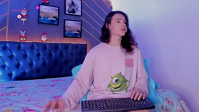 elafranco  online show from 12/15/24, 01:57