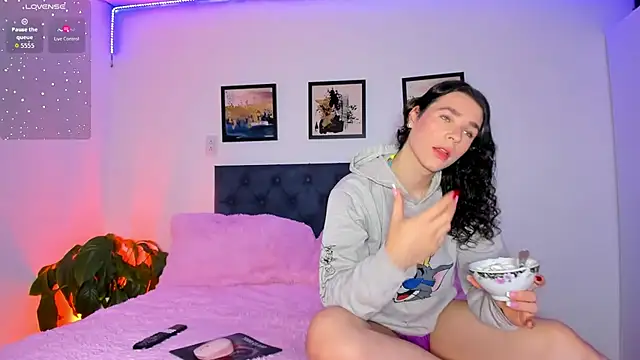 elafranco  online show from 10/22/25, 05:34