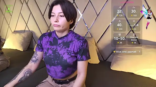 Snapshot of Ishtar_Divine chatting on 10/15/25, 04:23 Ishtar Divine online show from 10/15/25, 04:23
