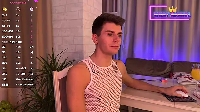 Snapshot of Walt_Enjoy chatting on 01/01/25, 09:09 Walt Enjoy online show from 01/01/25, 09:09