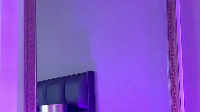 Snapshot of FoxyJoy chatting on 11/20/25, 05:18 FoxyJoy online show from 11/20/25, 05:18