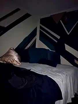 Snapshot of carolinaskarma chatting on 12/16/25, 10:53 carolinaskarma online show from 12/16/25, 10:53