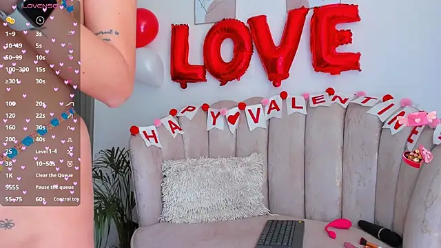 Snapshot of Tamaraa_Serra chatting on 02/15/25, 06:23 Tamaraa Serra online show from 02/15/25, 06:23