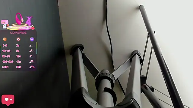 Snapshot of Tamaraa_Serra chatting on 10/23/25, 12:59 Tamaraa Serra online show from 10/23/25, 12:59