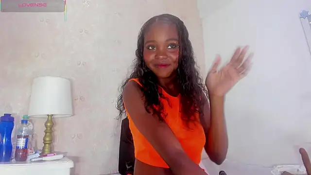 Snapshot of SARA_COLLIINS_ chatting on 10/24/25, 08:16 SARA COLLIINS online show from 10/24/25, 08:16