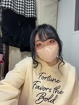 YUNA-yuna online show from 01/29/25, 03:37