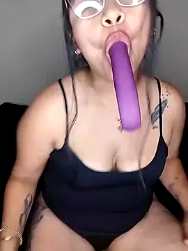 Snapshot of ineliveca chatting on 01/03/25, 04:33 ineliveca online show from 01/03/25, 04:33