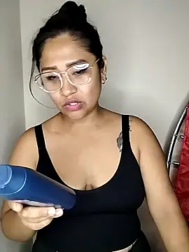 Snapshot of ineliveca chatting on 01/29/25, 05:24 ineliveca online show from 01/29/25, 05:24