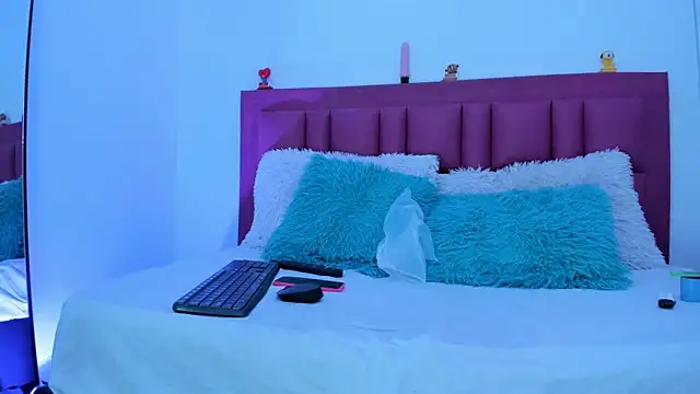 luna kyong online show from 12/12/24, 04:21