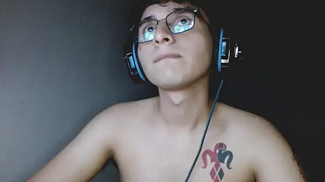 Snapshot of Charley_quin chatting on 09/26/25, 04:38 Charley quin online show from 09/26/25, 04:38