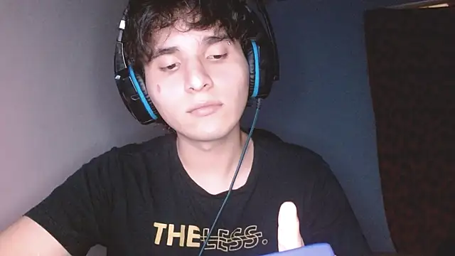 Snapshot of Charley_quin chatting on 10/22/25, 03:29 Charley quin online show from 10/22/25, 03:29