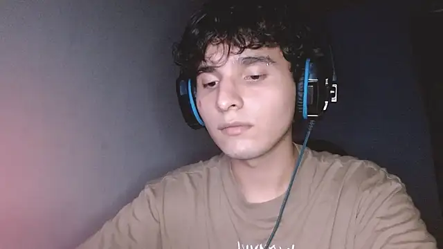 Snapshot of Charley_quin chatting on 10/24/25, 03:03 Charley quin online show from 10/24/25, 03:03