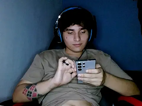 Snapshot of Charley_quin chatting on 02/27/26, 02:33 Charley quin online show from 02/27/26, 02:33