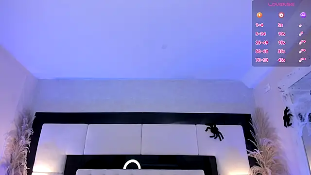 Snapshot of CarlaRossi_ chatting on 10/13/25, 07:36 CarlaRossi online show from 10/13/25, 07:36