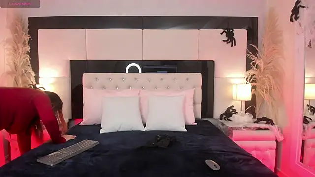 Snapshot of CarlaRossi_ chatting on 10/24/25, 08:16 CarlaRossi online show from 10/24/25, 08:16