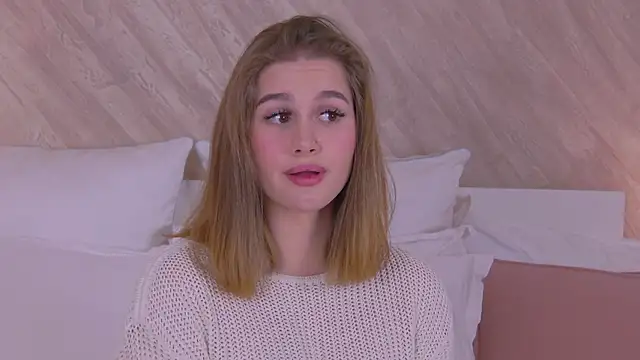 Snapshot of EllieHayes chatting on 12/16/24, 03:54 EllieHayes online show from 12/16/24, 03:54