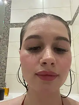 Snapshot of EllieHayes chatting on 12/22/24, 01:11 EllieHayes online show from 12/22/24, 01:11