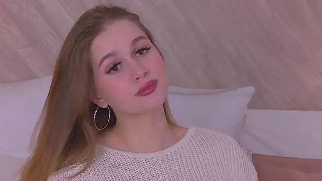 Snapshot of EllieHayes chatting on 12/26/24, 02:59 EllieHayes online show from 12/26/24, 02:59