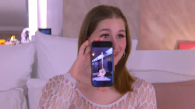 Snapshot of EllieHayes chatting on 03/12/25, 09:03 EllieHayes online show from 03/12/25, 09:03