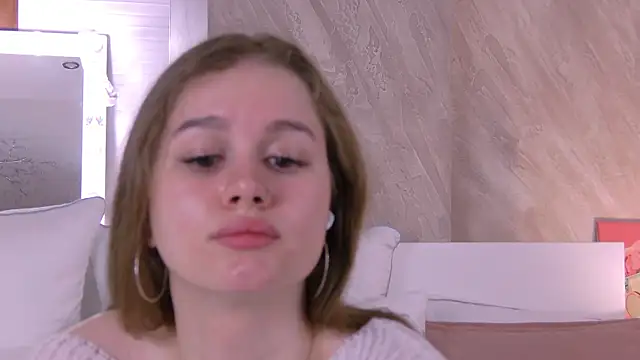 Snapshot of EllieHayes chatting on 09/21/25, 05:14 EllieHayes online show from 09/21/25, 05:14