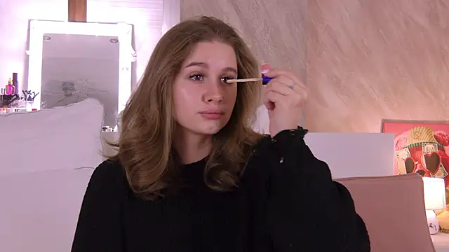 Snapshot of EllieHayes chatting on 10/05/25, 04:38 EllieHayes online show from 10/05/25, 04:38