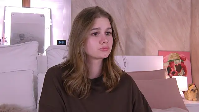 Snapshot of EllieHayes chatting on 10/18/25, 07:47 EllieHayes online show from 10/18/25, 07:47