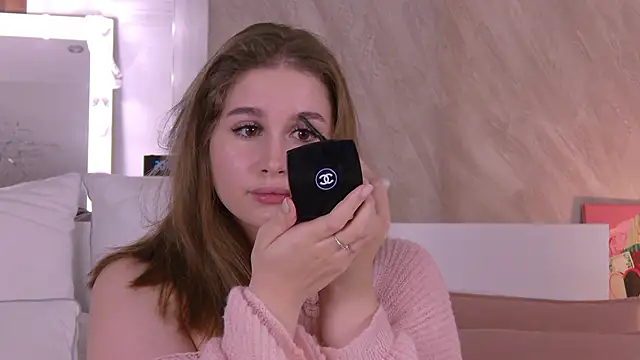 Snapshot of EllieHayes chatting on 11/03/25, 05:03 EllieHayes online show from 11/03/25, 05:03