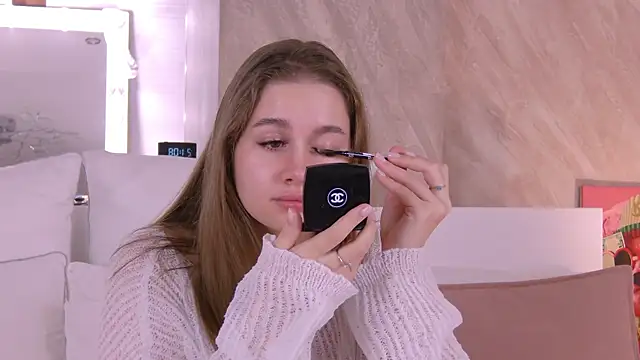 Snapshot of EllieHayes chatting on 11/10/25, 06:07 EllieHayes online show from 11/10/25, 06:07