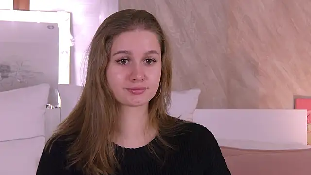 Snapshot of EllieHayes chatting on 11/17/25, 06:24 EllieHayes online show from 11/17/25, 06:24