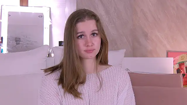 Snapshot of EllieHayes chatting on 12/22/25, 05:54 EllieHayes online show from 12/22/25, 05:54