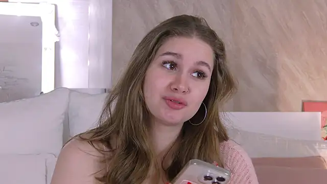 Snapshot of EllieHayes chatting on 01/12/26, 08:14 EllieHayes online show from 01/12/26, 08:14