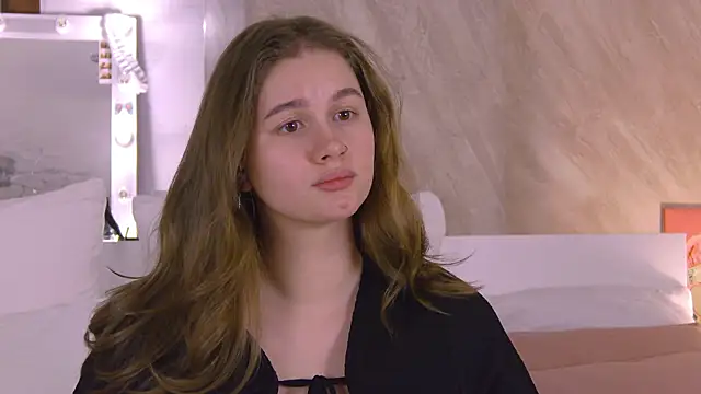 Snapshot of EllieHayes chatting on 02/04/26, 07:42 EllieHayes online show from 02/04/26, 07:42