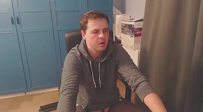 CuteMan33 online show from 12/24/24, 02:54