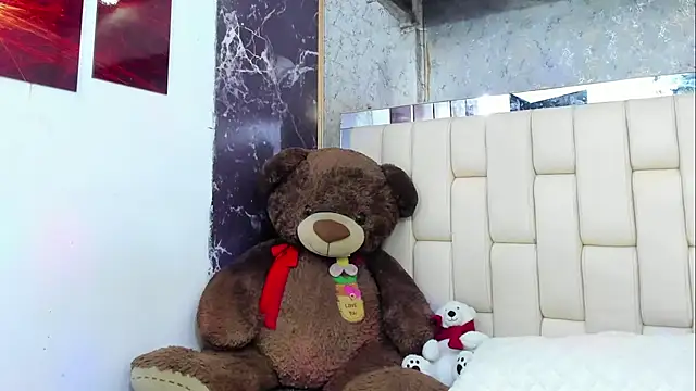 Snapshot of Bi_Latin_Boys1 chatting on 12/13/24, 12:39 Bi Latin Boys1 online show from 12/13/24, 12:39