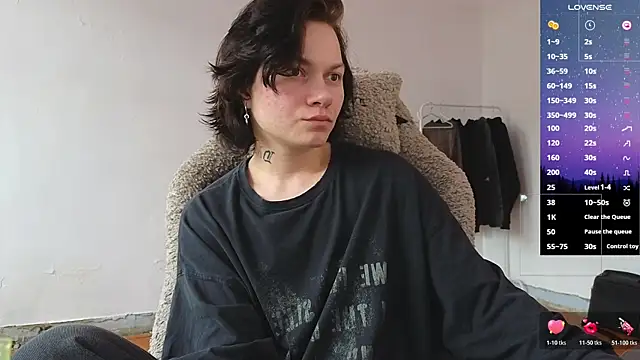 esajukyy online show from 04/28/26, 01:15