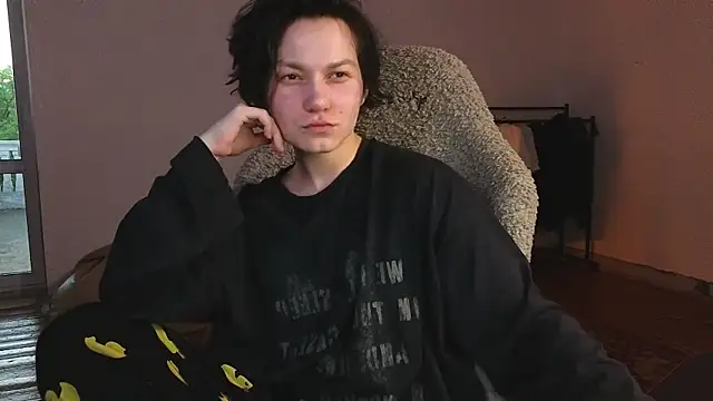 esajukyy online show from 06/04/26, 02:56