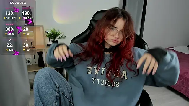 Snapshot of Sonya_Glen chatting on 12/16/24, 11:39 Sonya Glen online show from 12/16/24, 11:39