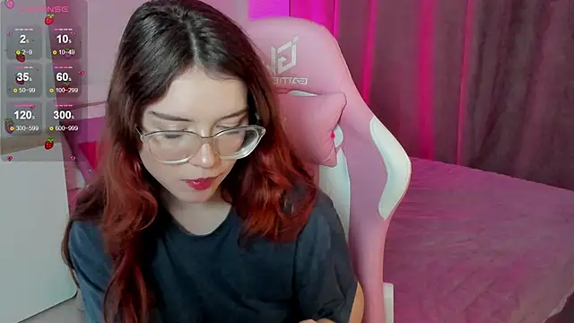 Snapshot of Sonya_Glen chatting on 01/14/25, 05:45 Sonya Glen online show from 01/14/25, 05:45