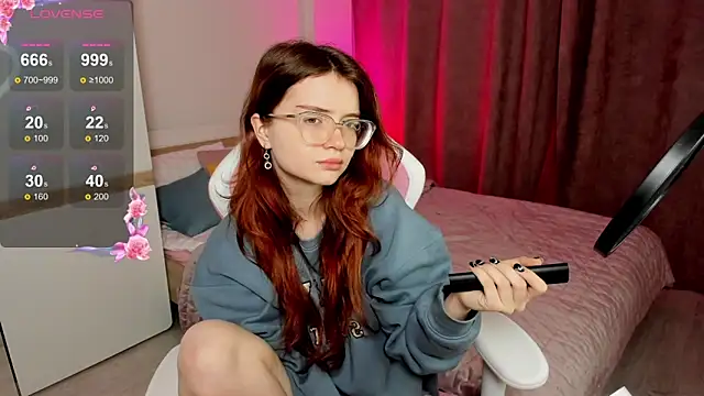 Snapshot of Sonya_Glen chatting on 02/06/25, 02:44 Sonya Glen online show from 02/06/25, 02:44