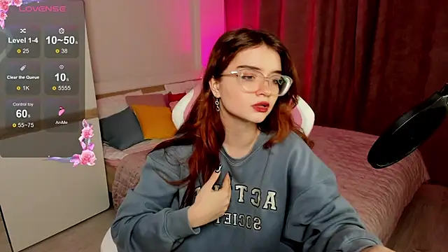 Snapshot of Sonya_Glen chatting on 02/06/25, 08:50 Sonya Glen online show from 02/06/25, 08:50