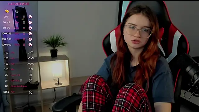 Snapshot of Sonya_Glen chatting on 02/09/25, 08:11 Sonya Glen online show from 02/09/25, 08:11