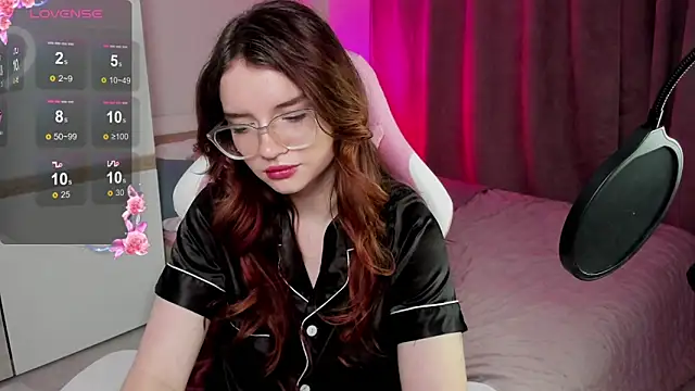 Snapshot of Sonya_Glen chatting on 02/11/25, 08:31 Sonya Glen online show from 02/11/25, 08:31