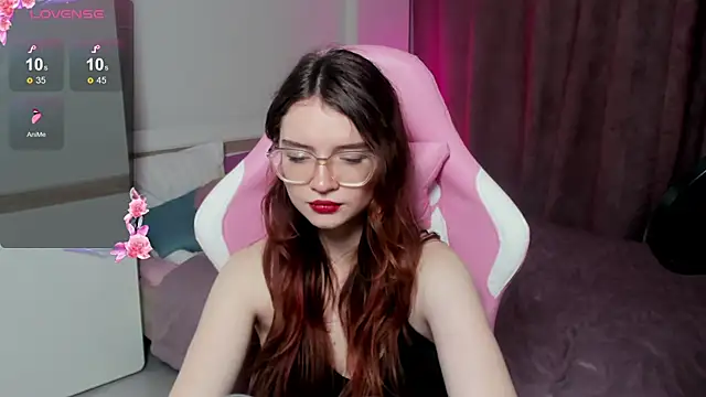 Snapshot of Sonya_Glen chatting on 02/24/25, 08:03 Sonya Glen online show from 02/24/25, 08:03