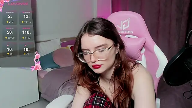 Snapshot of Sonya_Glen chatting on 02/25/25, 02:36 Sonya Glen online show from 02/25/25, 02:36