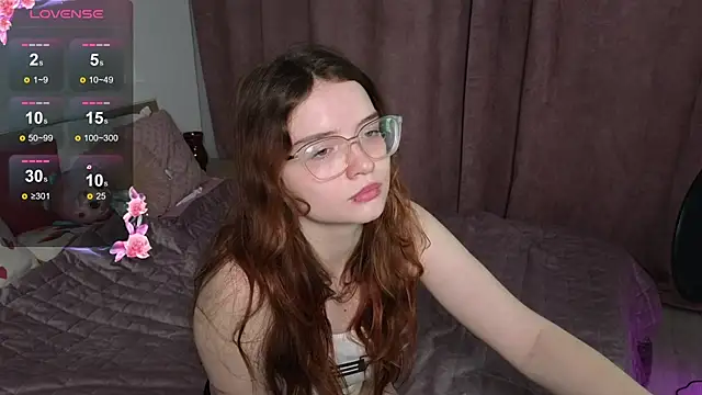 Snapshot of Sonya_Glen chatting on 03/13/25, 07:53 Sonya Glen online show from 03/13/25, 07:53