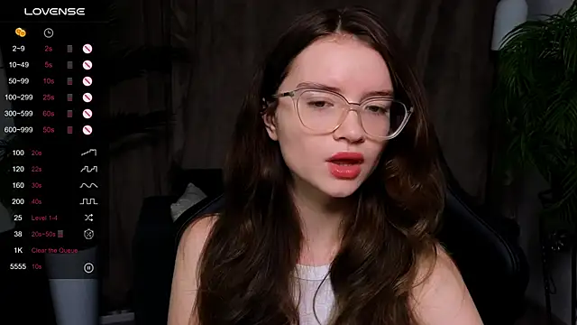 Snapshot of Sonya_Glen chatting on 09/22/25, 10:01 Sonya Glen online show from 09/22/25, 10:01