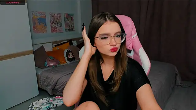 Snapshot of Sonya_Glen chatting on 12/03/25, 02:30 Sonya Glen online show from 12/03/25, 02:30