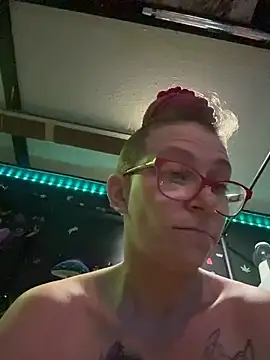 Snapshot of Stonermama666420 chatting on 03/04/26, 05:02 Stonermama666420 online show from 03/04/26, 05:02